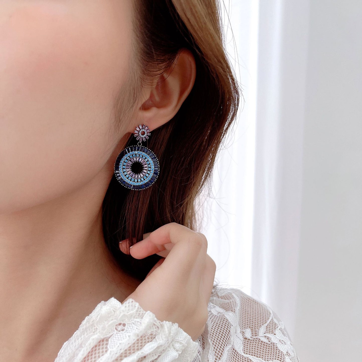 Luxurious Dangling Earring