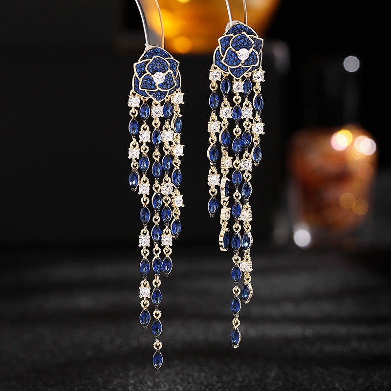 Luxurious Dangling Earring