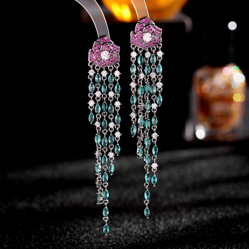 Luxurious Dangling Earring