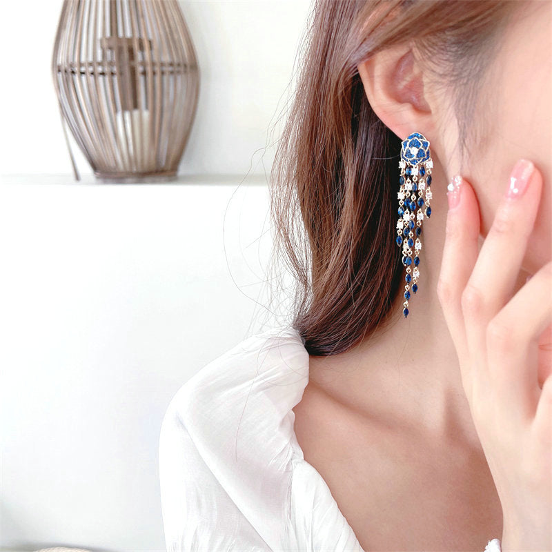 Luxurious Dangling Earring