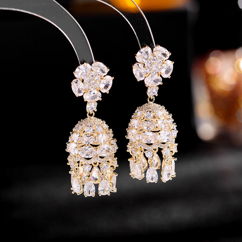 Luxurious Dangling Earring