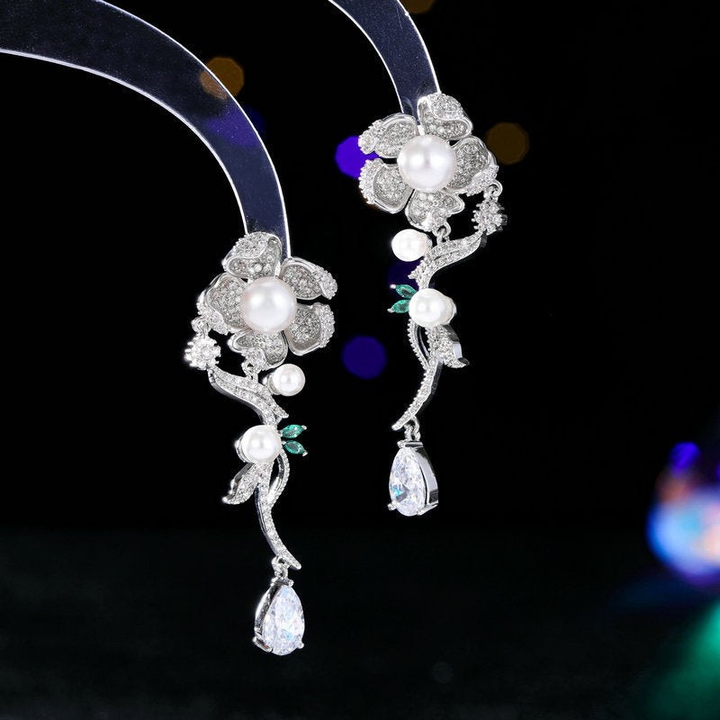 Dangling Floral Pearl Earrings