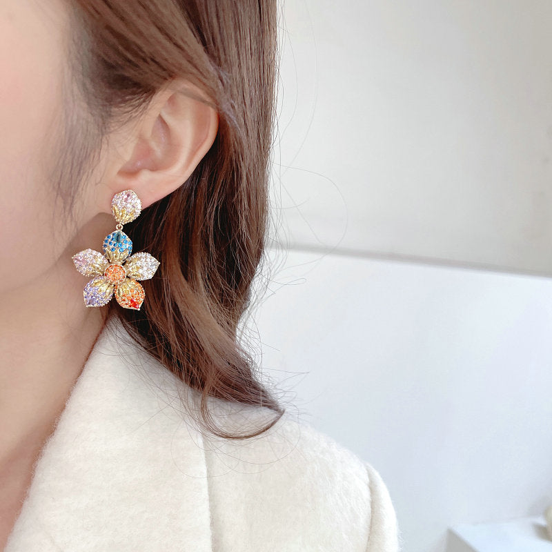 Luxurious Dangling Floral Earring