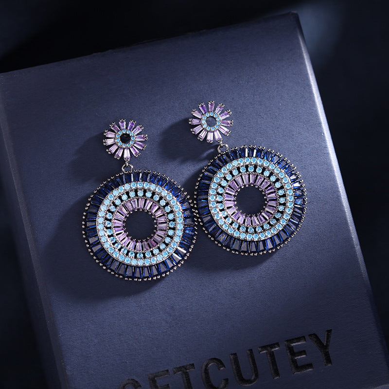 Luxurious Dangling Earring
