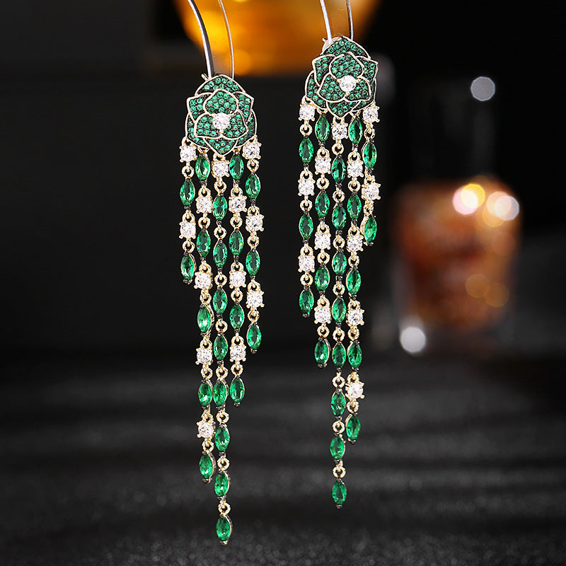 Luxurious Dangling Earring