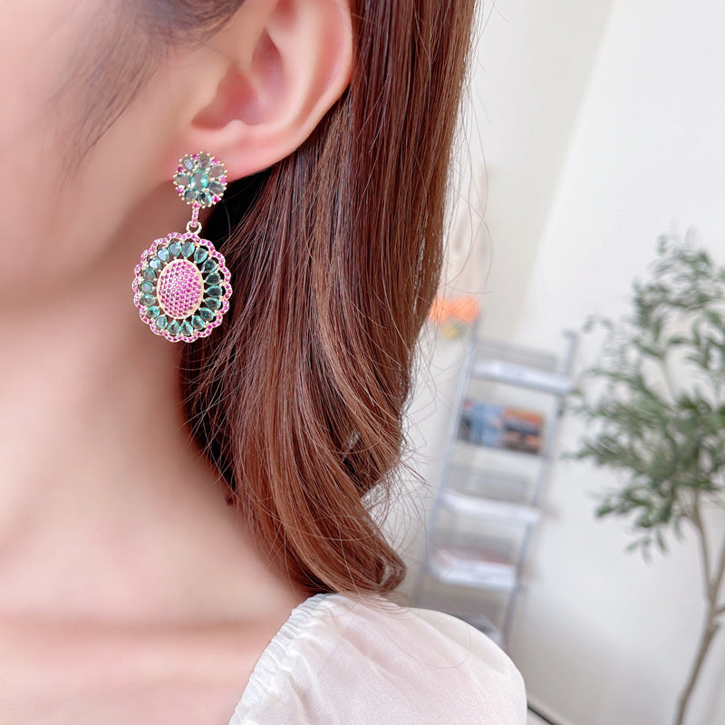 Luxurious Dangling Earring